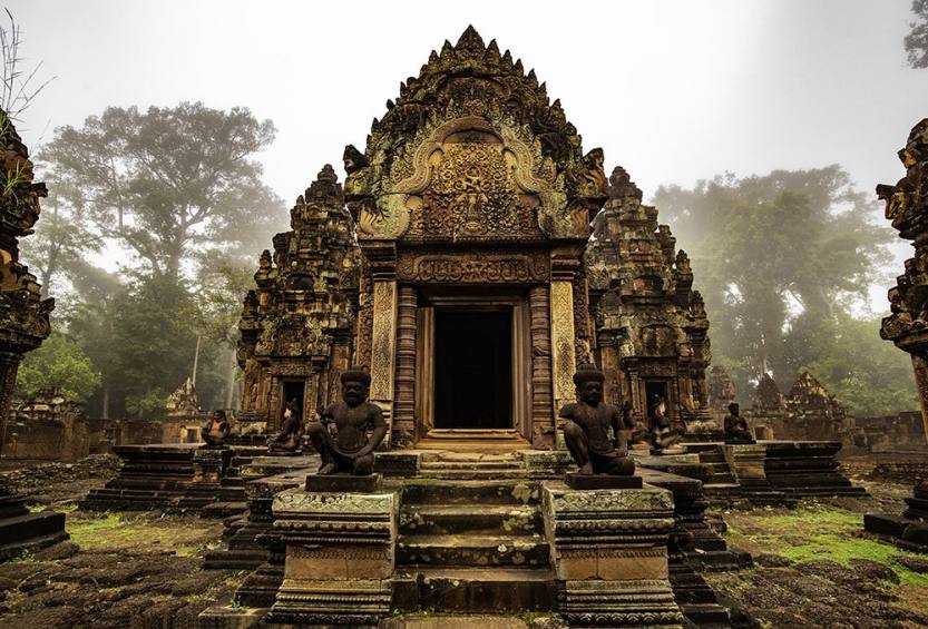 Banteay-Srei_Kimlen-Sang_Cambodia-photo-tour