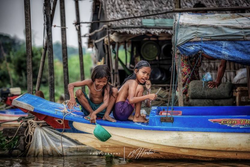 Girls-brush-teeth-river-water-boat-Cambodia