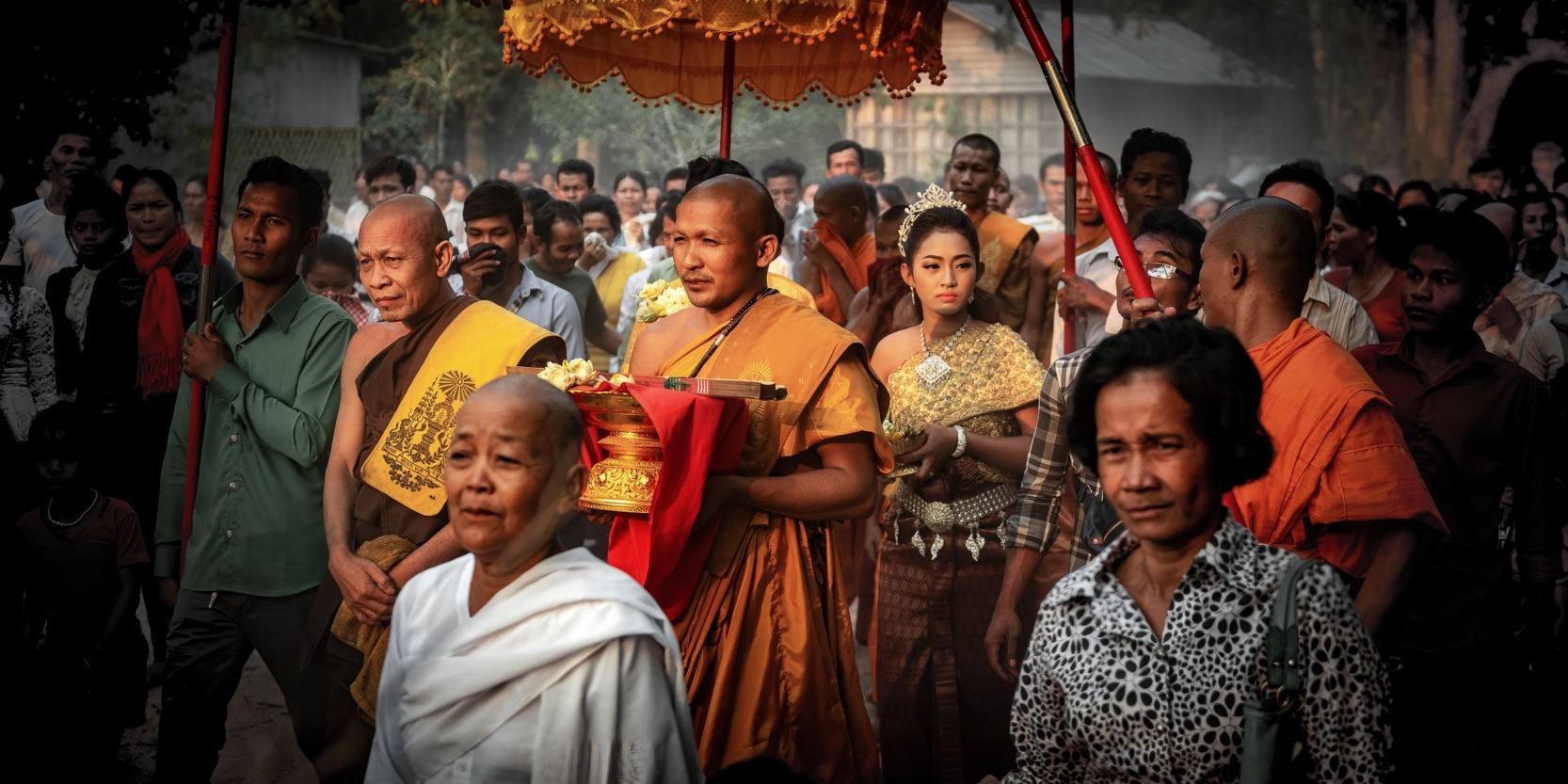 Local-wedding-ceremony-temple-Cambodia