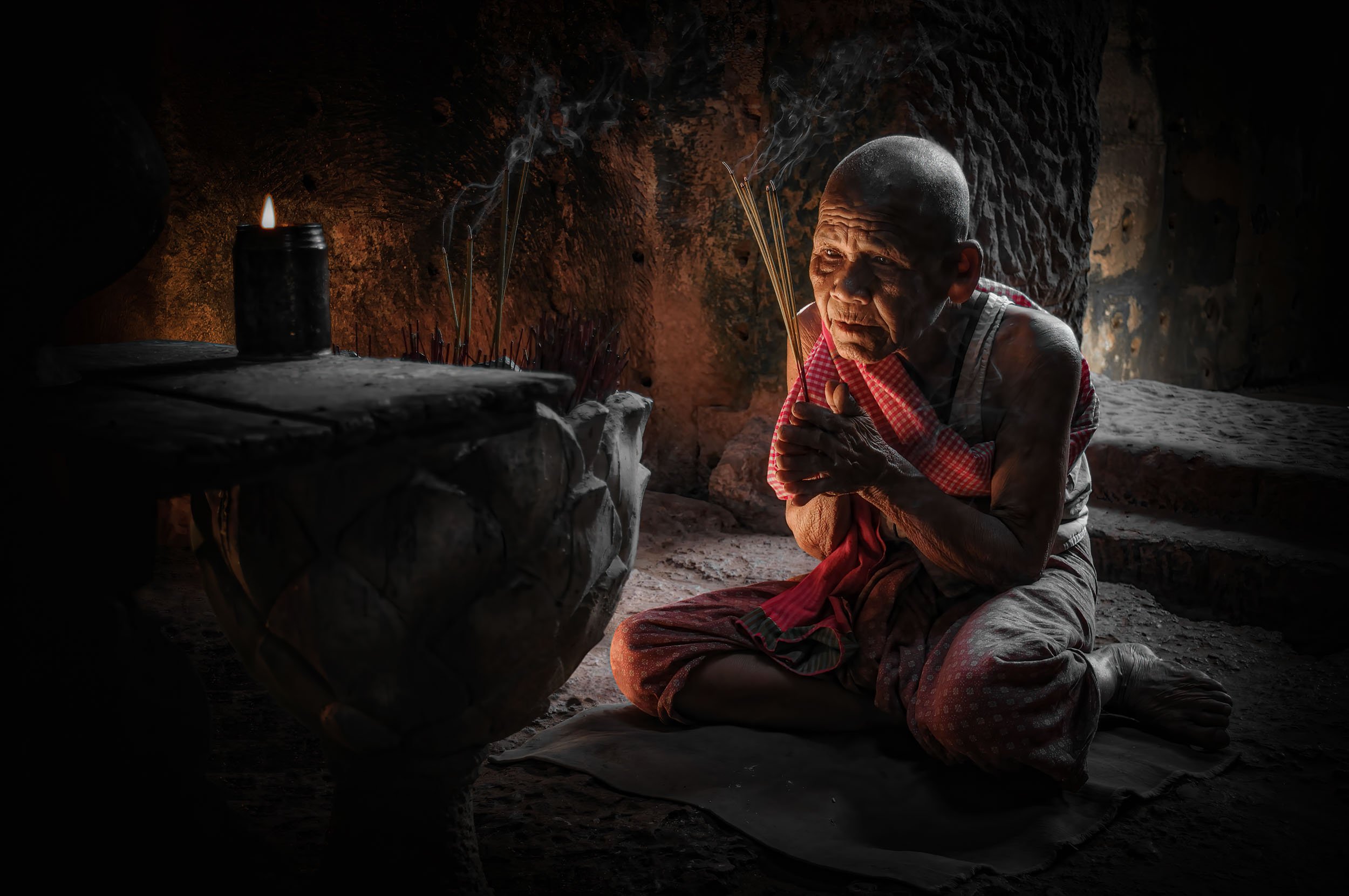 Nun-praying-Preah-Khan-Angkor-temple-Cambodia