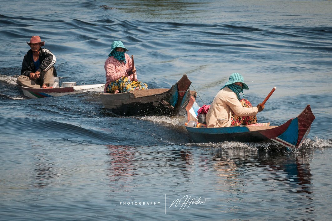 Passing boats on the Tonle Sap lake_ Battambang__yy