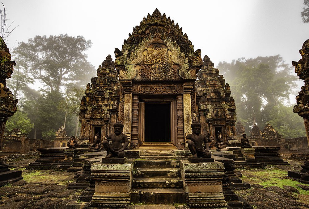 Banteay-Srei_Kimlen-Sang_Cambodia-photo-tour